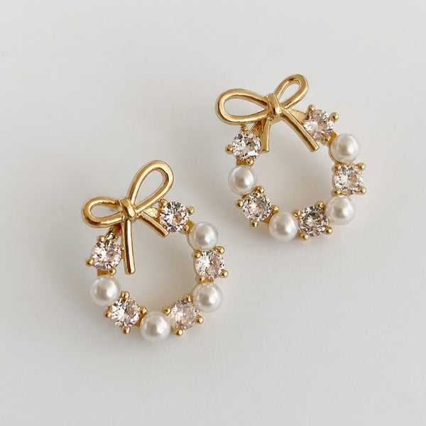 Øreringe med sløjfe, glorie og perler