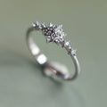 SLEEK GRACE RING - (JUSTERBAR)