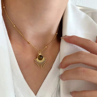 Fan-shaped tiger's eye necklace
