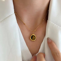 Teardrop-shaped necklace