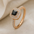 Firkantet sort onyx guldring