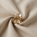 Elegant ring med perle og guld