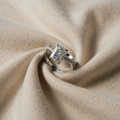 Elegant forlovelsesring med kubisk zirkonia