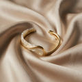Soft Glow Opal Guld Armbånd