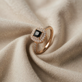 Firkantet sort onyx guldring