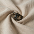Elegant sort krystalring