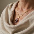 Amelyth Violet Blomst Halskæde | Guld