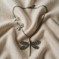 Vintage Dragonfly Halskæde – Symbol på Forandring, Lys og Frihed 