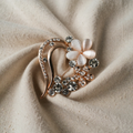 BLOMSTERKRYSTALBROCHE