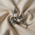 Guldsmedbroche med perle