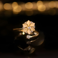 RING I CREMEFARVET OPAL GRACE - (JUSTERBAR)