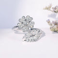 RING MED BLOMST & BLAD I ZIRKONIA - (JUSTERBAR)