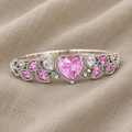 Hjerteslebet Ring med Rosa Sten