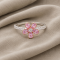 Skinnende Ring med Rosa Blomst